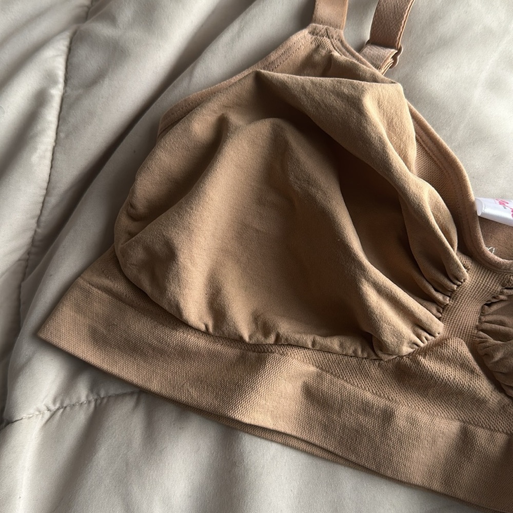 Cali Curves | Seamless Bralette - Picture 4 of 8